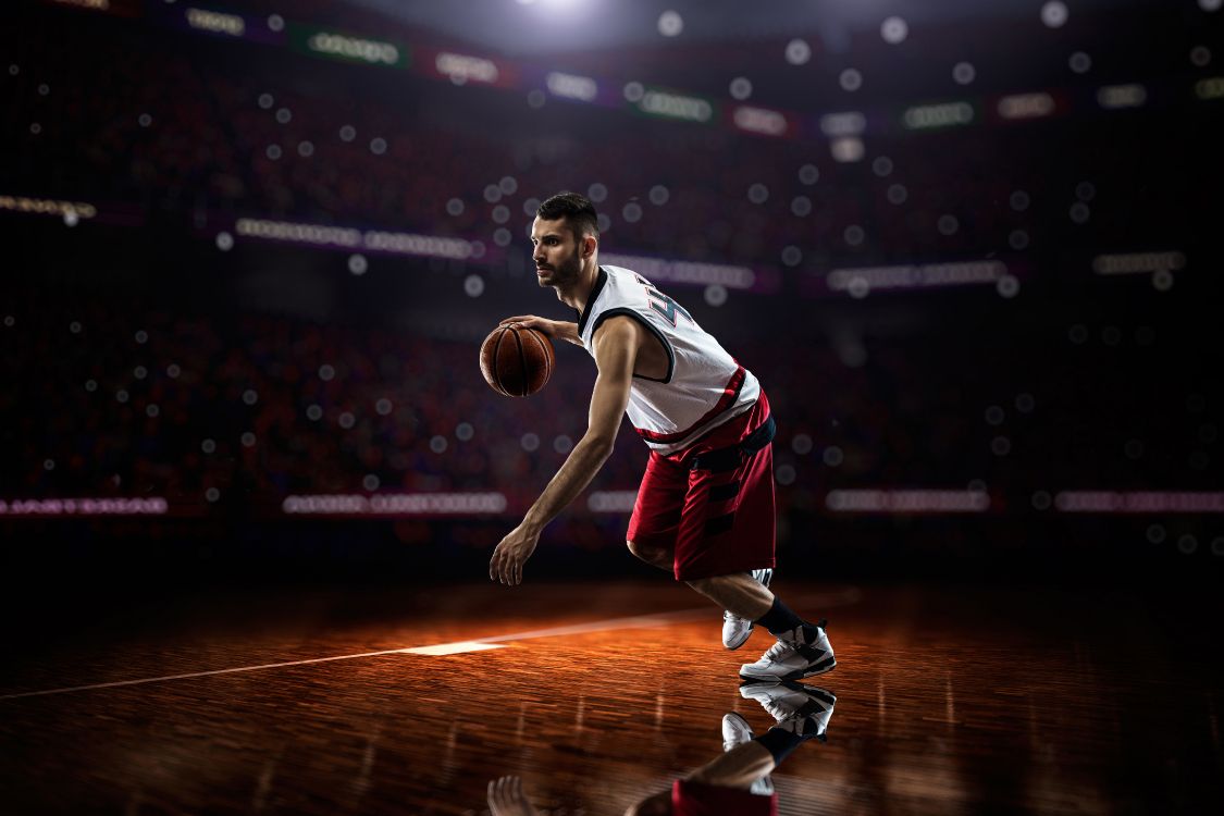 Basketballspieler in Jersey-Shirt Und Shorts. Wallpaper in 8000x5333 Resolution
