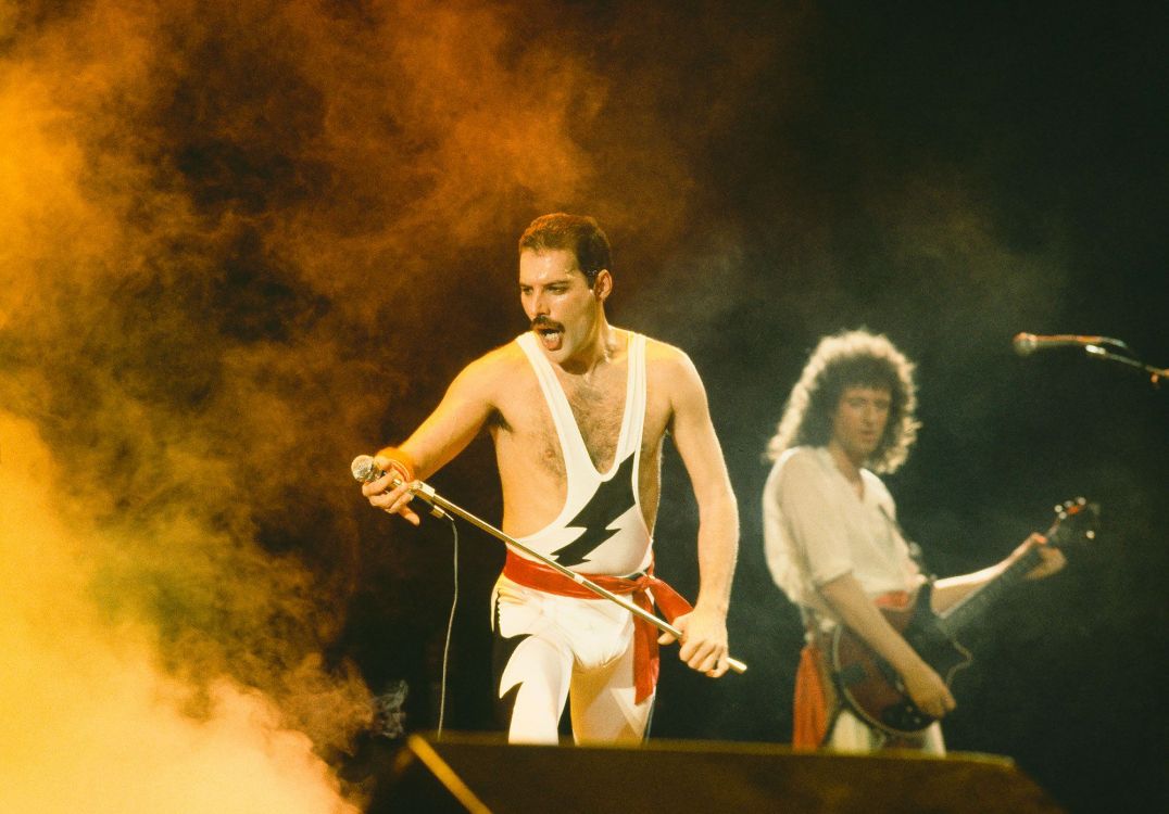 Brian May, Queen, Rock, Leistung, Unterhaltung. Wallpaper in 2000x1394 Resolution