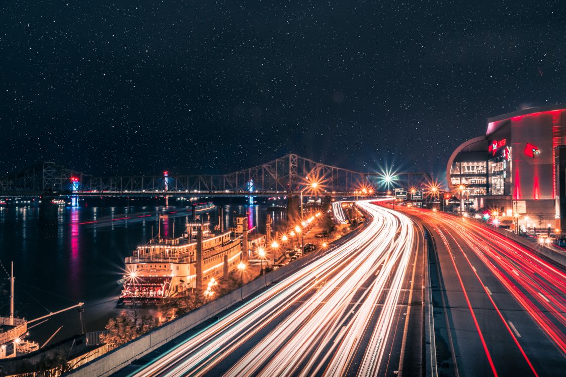 Photographie en Accéléré Des Lumières de la Ville Pendant la Nuit. Wallpaper in 5913x3942 Resolution