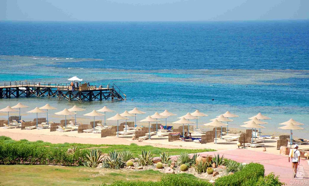 Gente en la Playa Durante el Día.. Wallpaper in 2873x1734 Resolution