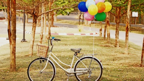 Image yellow and blue balloons on bicycle