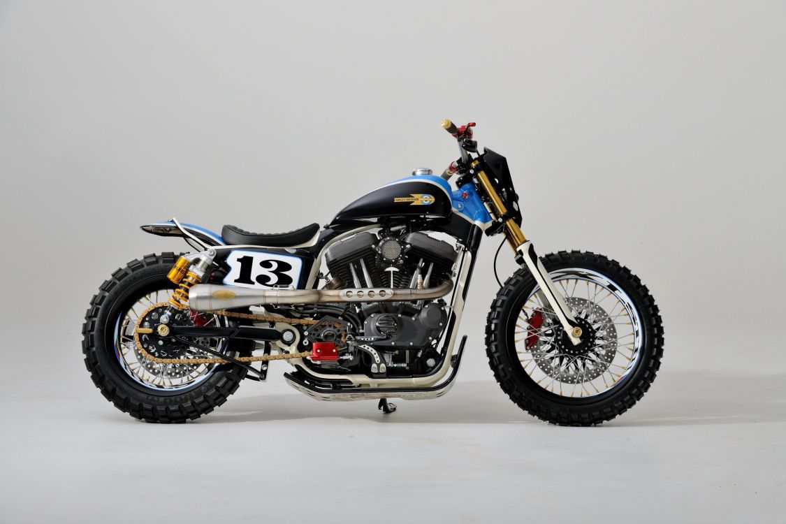 Blaues Und Schwarzes Bmw Motorrad. Wallpaper in 2304x1536 Resolution