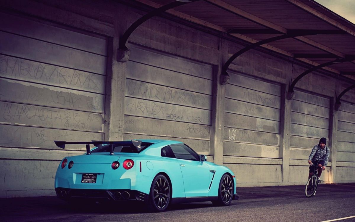 Porsche 911 Azul Estacionado Junto a la Pared de Ladrillo. Wallpaper in 1920x1200 Resolution