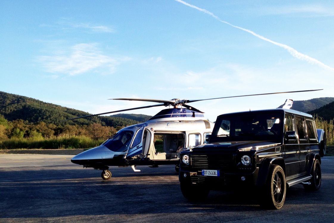 Schwarzer Jeep Wrangler Tagsüber Unterwegs. Wallpaper in 1920x1284 Resolution