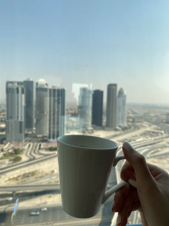 Doigt, la Journée, Tour de Bloc, Zone Urbaine, Bâtiment Commercial. Wallpaper in 1536x2048 Resolution