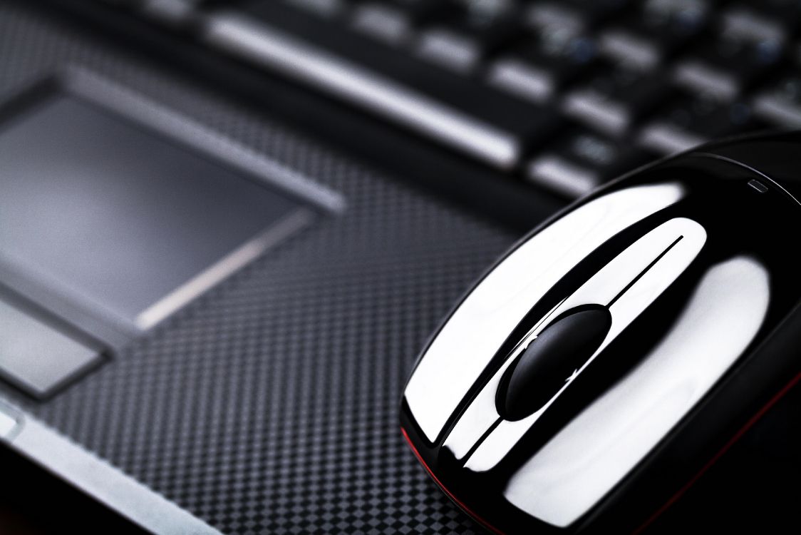 Black and Red Computer Mouse on Black Computer Keyboard. Wallpaper in 4000x2667 Resolution