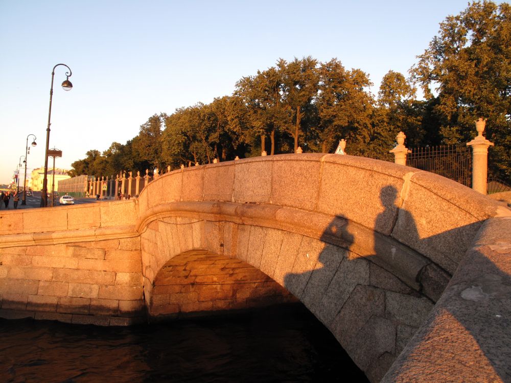 People Walking on Brown Concrete Bridge During Daytime. Wallpaper in 2592x1944 Resolution