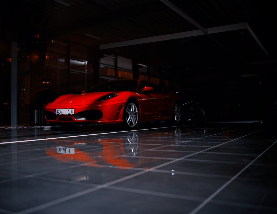 Ferrari 458 Italia Rojo Estacionado en el Estacionamiento. Wallpaper in 5181x4000 Resolution