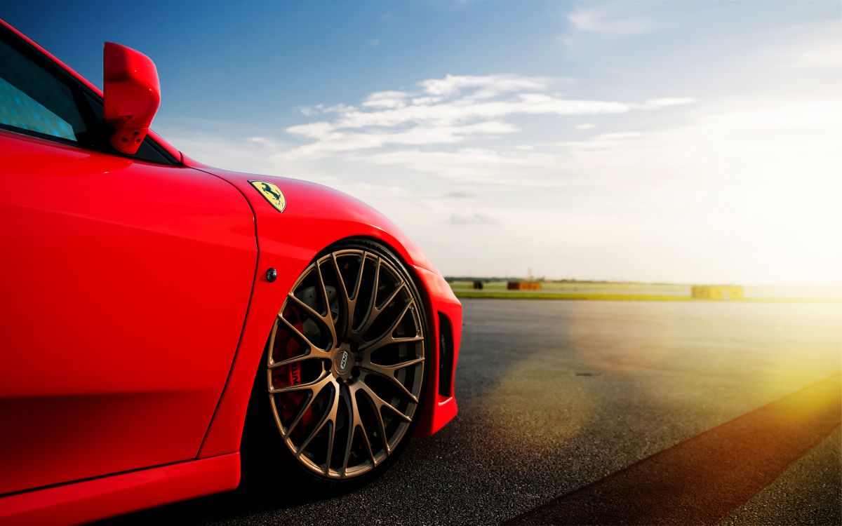 Roter Ferrari 458 Italia Tagsüber Unterwegs. Wallpaper in 2880x1800 Resolution