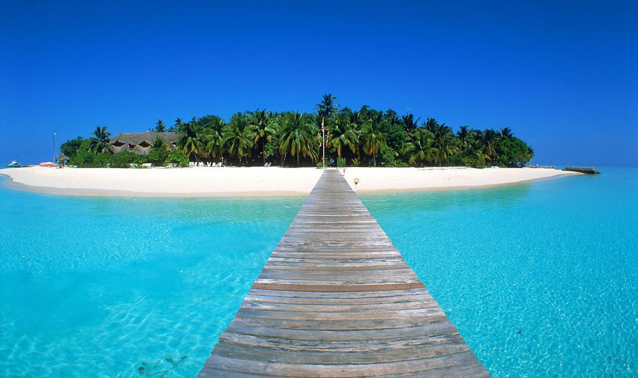 Quai en Bois Brun Sur L'eau Bleue Pendant la Journée. Wallpaper in 1998x1184 Resolution