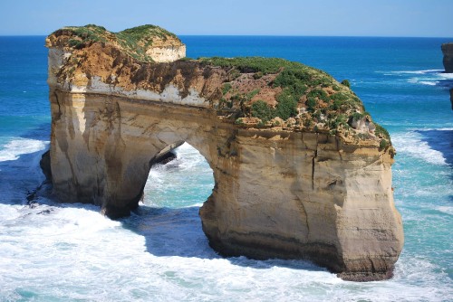 Image brown rock formation on sea during daytime