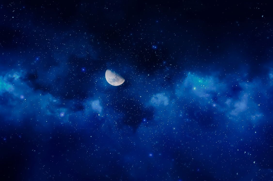 Lune Blanche Dans le Ciel Bleu. Wallpaper in 4256x2832 Resolution