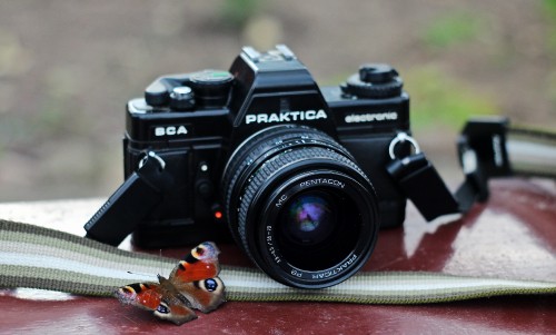 Image black nikon dslr camera on brown textile