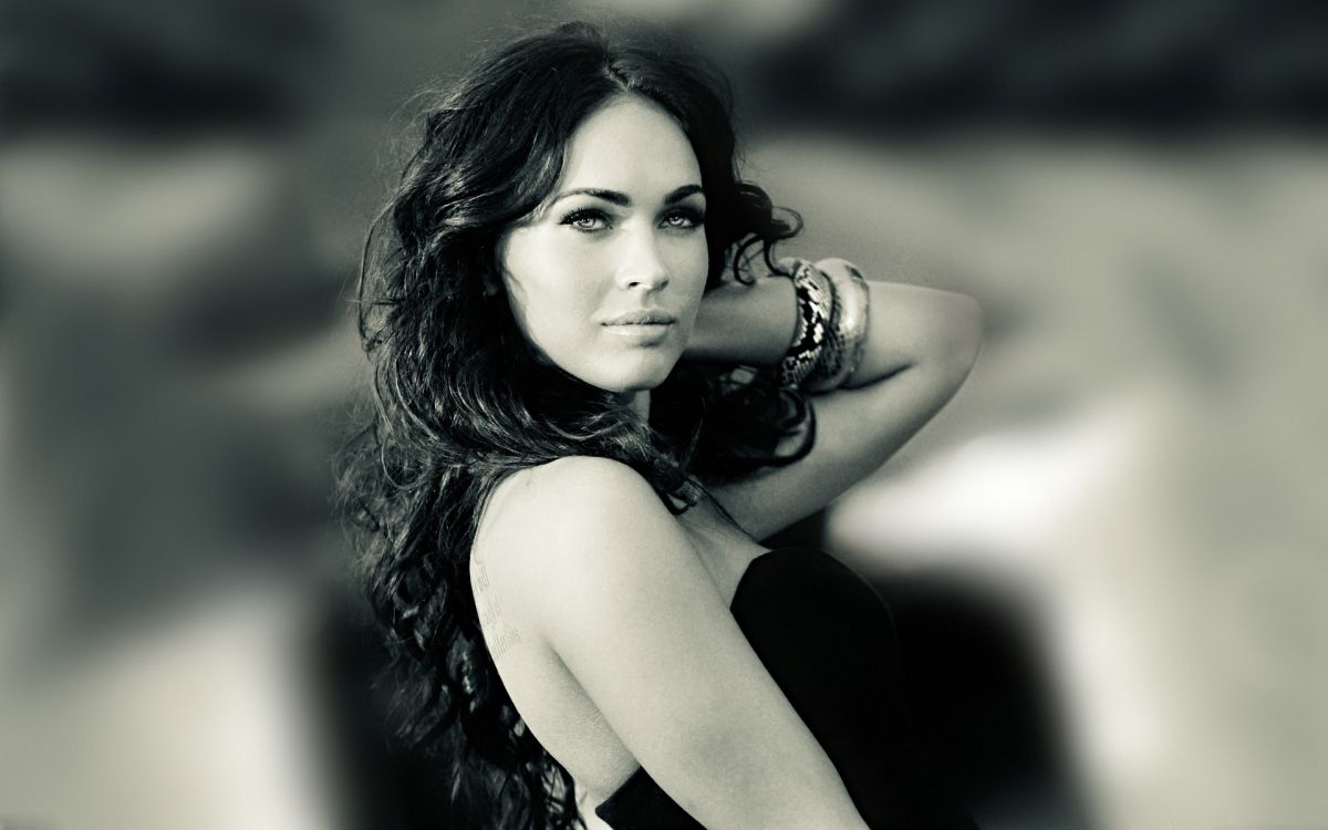 Megan Fox, Beauté, Modèle, Noir et Blanc, Les Cheveux Noirs. Wallpaper in 1920x1200 Resolution