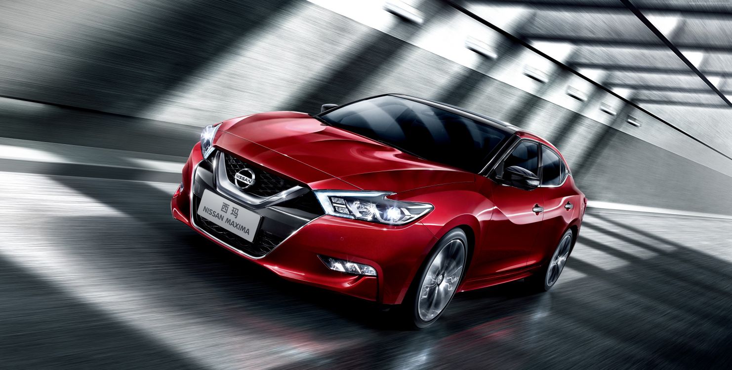 Rotes Mercedes Benz Coupé Auf Grauer Straße. Wallpaper in 4096x2072 Resolution