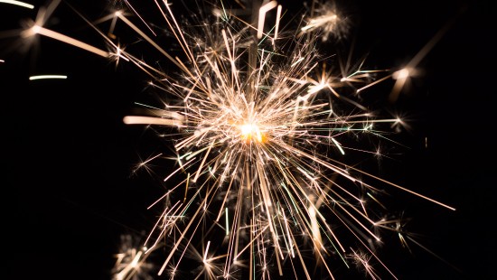 Image white and yellow fireworks in the dark