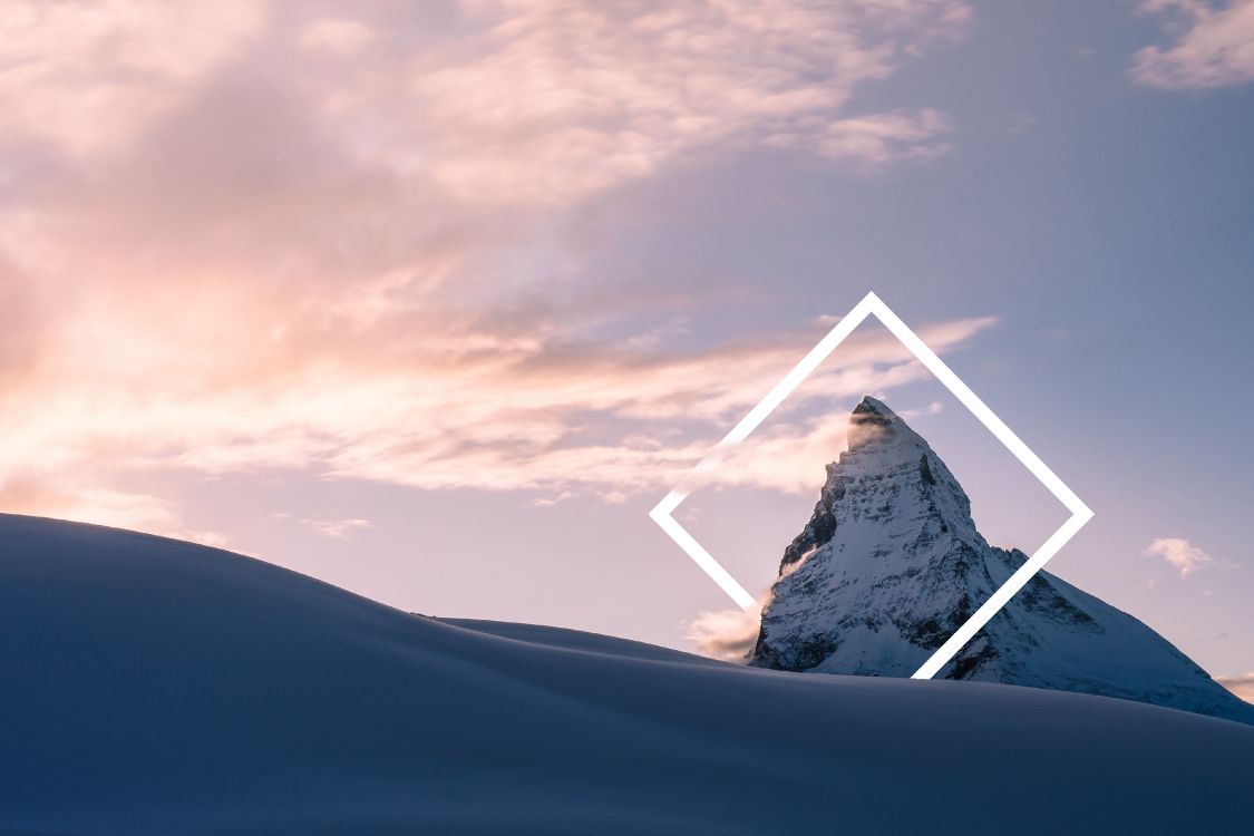 Tagsüber Weißer Berg Unter Weißen Wolken. Wallpaper in 3840x2560 Resolution