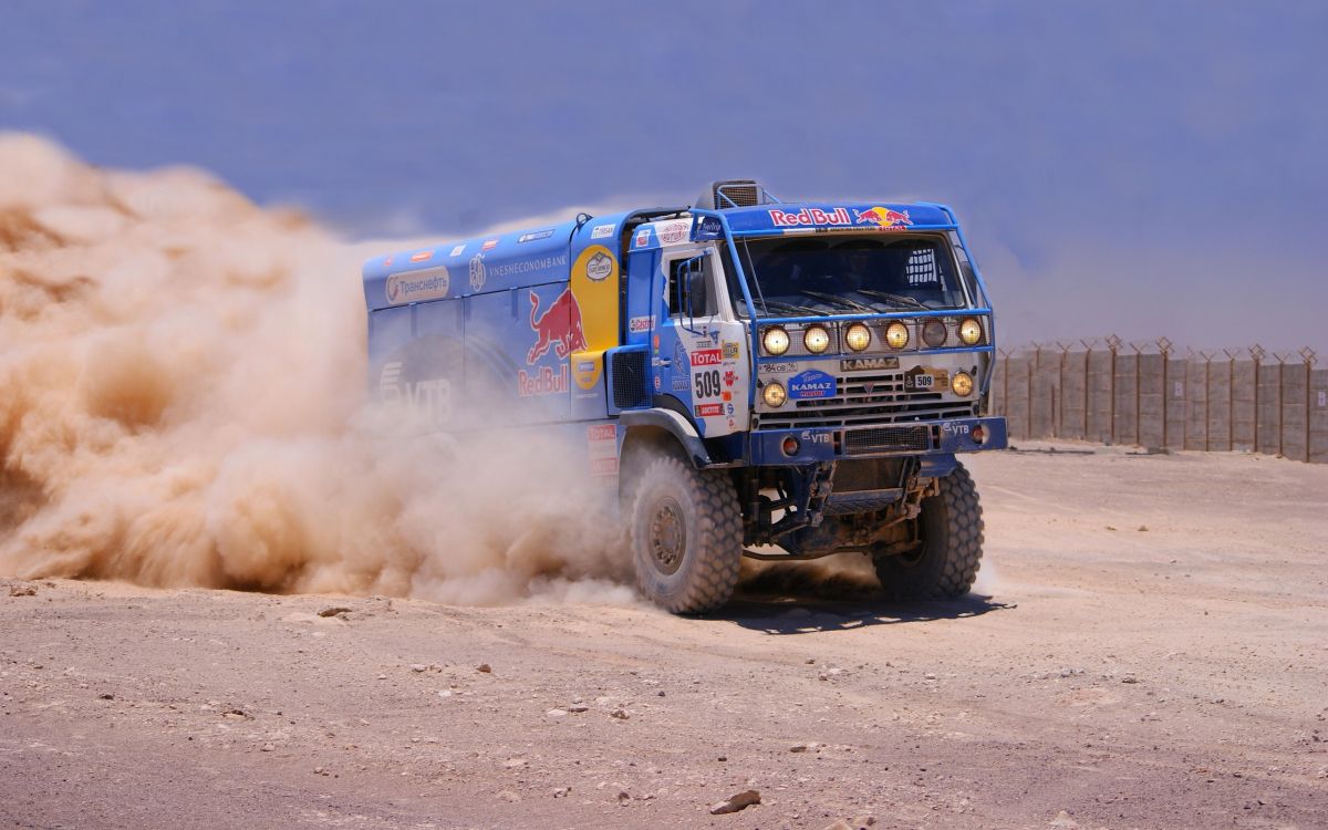 Blue and Yellow Truck on Dirt Road. Wallpaper in 2560x1600 Resolution