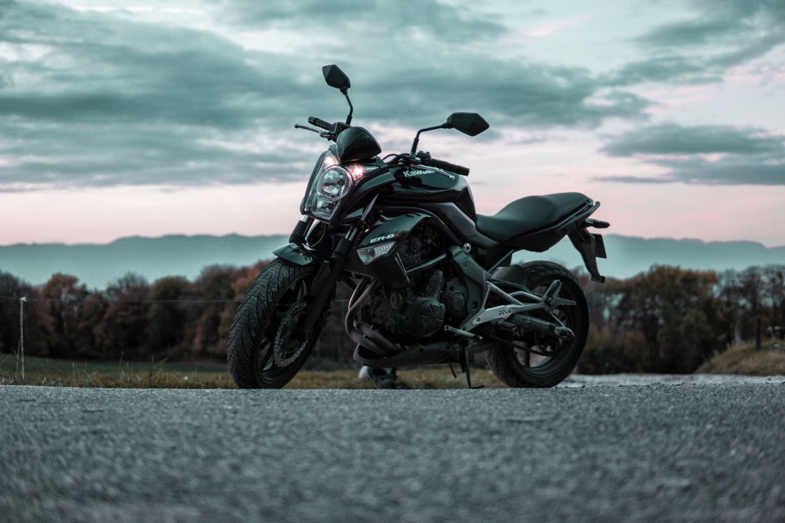 Black and Gray Motorcycle on Gray Asphalt Road During Daytime. Wallpaper in 6000x4000 Resolution