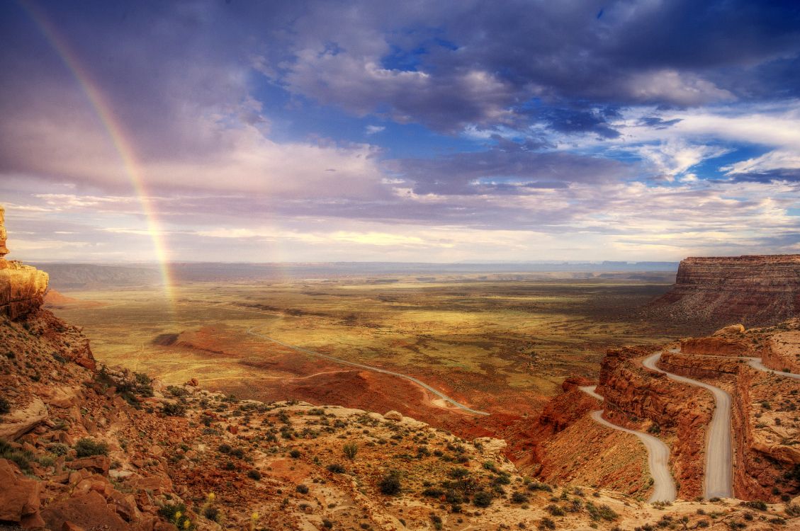 Montañas Marrones y Verdes Bajo un Cielo Azul y Nubes Blancas Durante el Día. Wallpaper in 4270x2836 Resolution