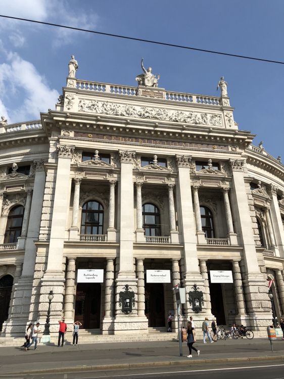 Teatro Del Castillo, el Hofburg, Teatro, Arquitectura, Fachada. Wallpaper in 1536x2048 Resolution
