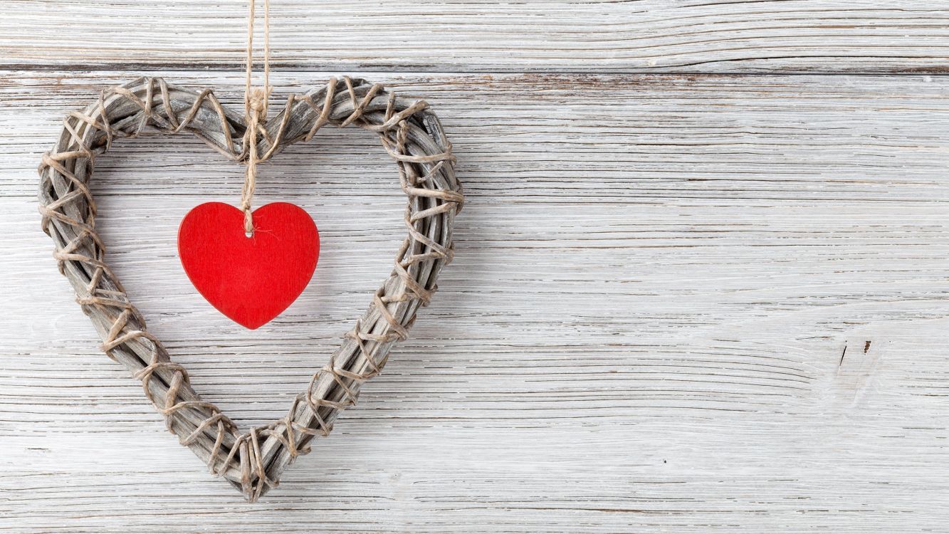 Heart Shaped Brown Wooden Hanging Decor. Wallpaper in 3840x2160 Resolution