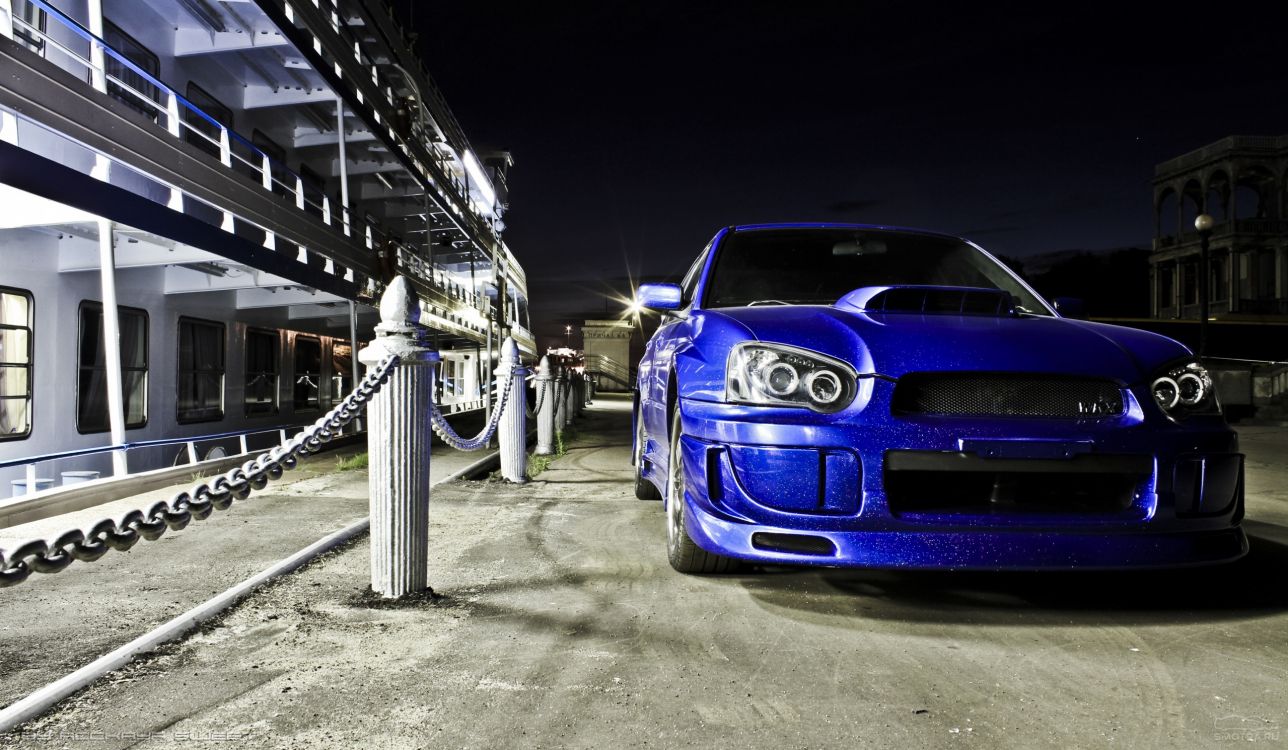 Bmw m 3 Bleu Garé Sur le Parking Pendant la Nuit. Wallpaper in 2560x1490 Resolution