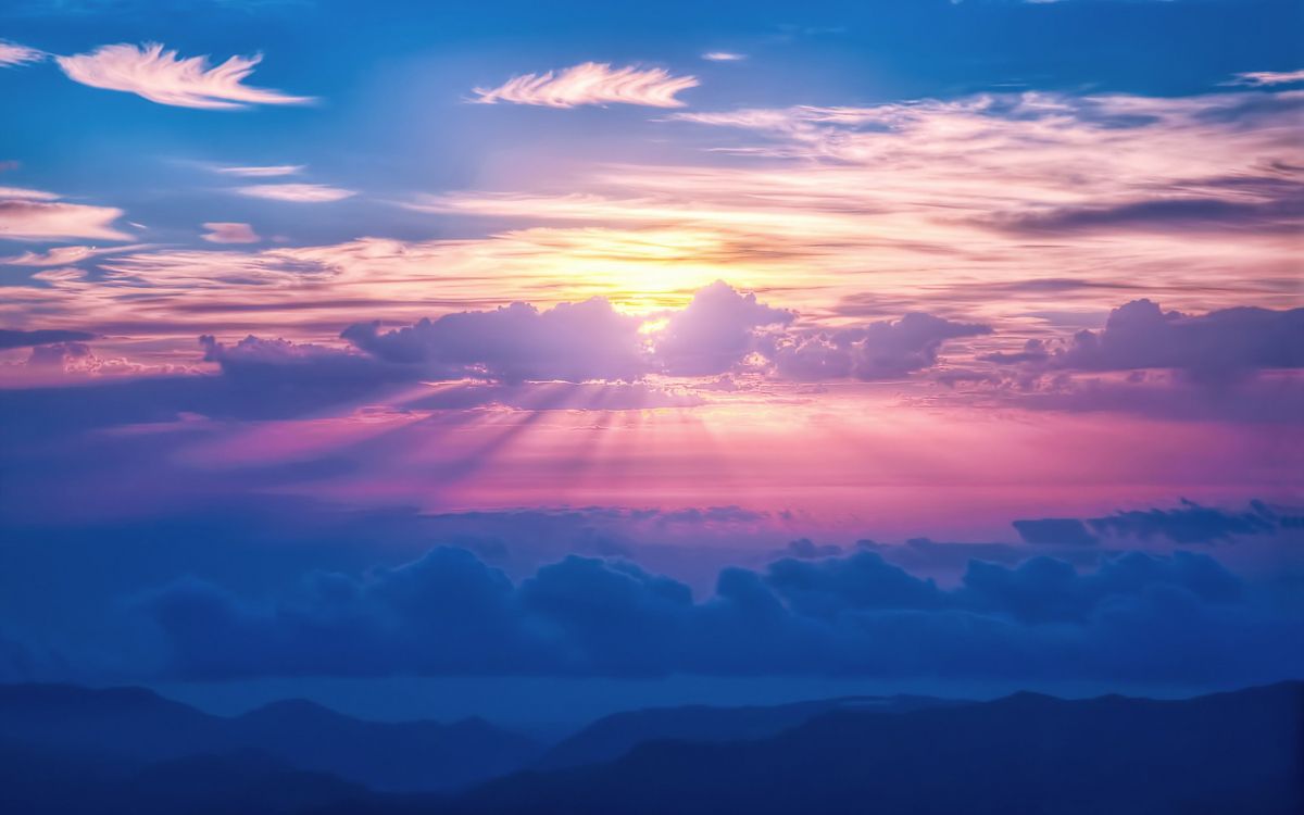 Nuages et Montagnes au Coucher du Soleil. Wallpaper in 2560x1600 Resolution