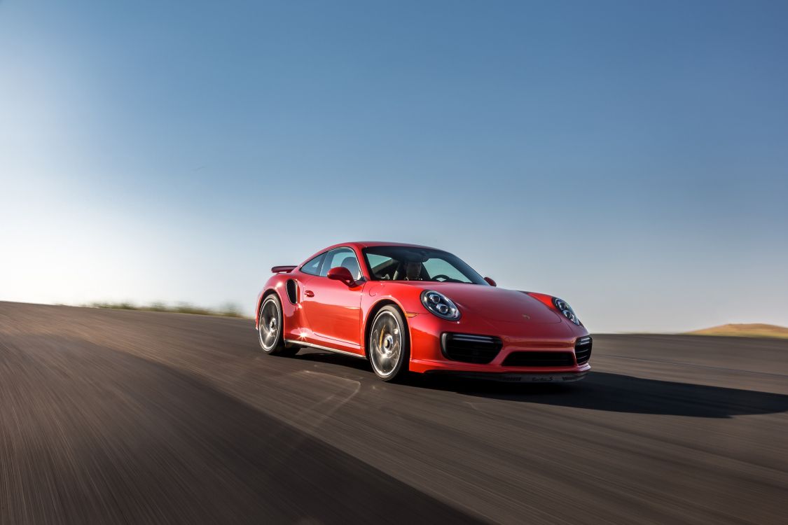 Porsche 911 Rojo en la Carretera Durante el Día. Wallpaper in 5000x3333 Resolution