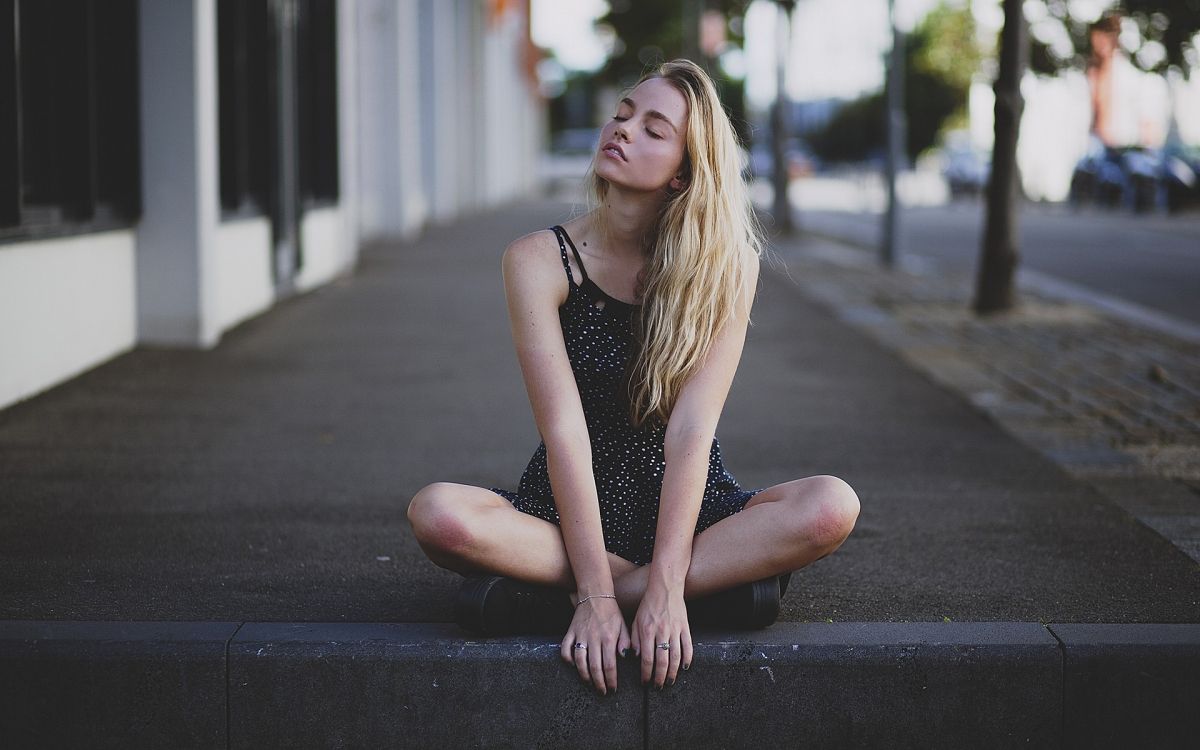 sitting, beauty, leg, blond, song