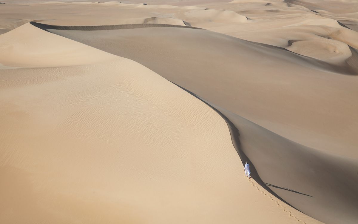 Champ de Sable Brun Pendant la Journée. Wallpaper in 2880x1800 Resolution