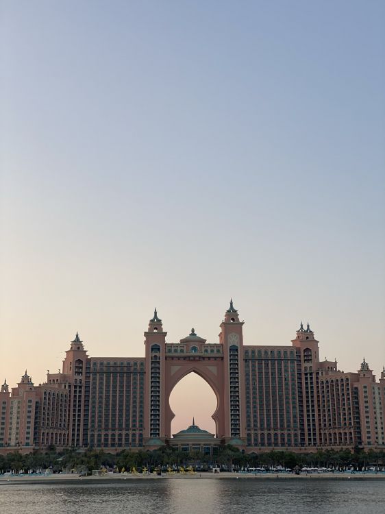 Dubaï, Atlantis The Palm, Hôtel Atlantis, Burj al Arab, Monorail Palm Jumeirah. Wallpaper in 1536x2048 Resolution