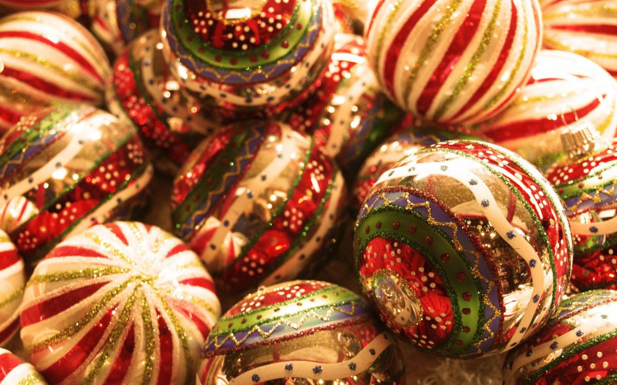 Décoration de Noël, Nouvelle Année, Tradition, Table, Guirlande. Wallpaper in 2560x1600 Resolution