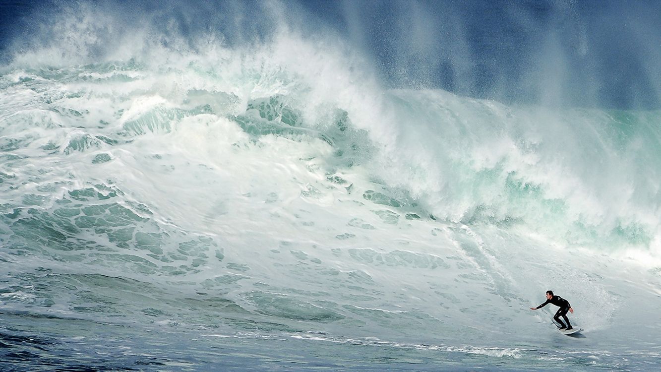 Olas Del Océano Rompiendo en la Orilla Durante el Día. Wallpaper in 2048x1152 Resolution