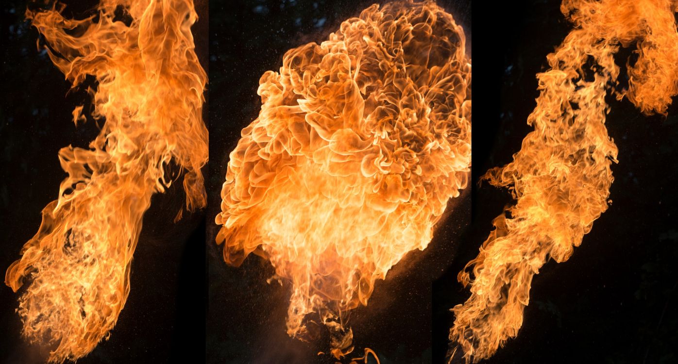 Ilustración de Fuego Naranja y Azul. Wallpaper in 2560x1375 Resolution