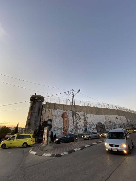 Edificio, Techo, Transporte, Luz de Estacionamiento Automotriz, Rey. Wallpaper in 1536x2048 Resolution