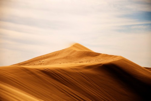 Image brown sand under white sky during daytime