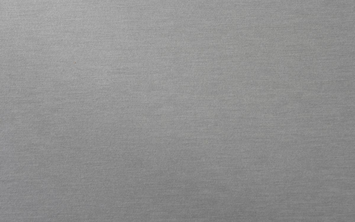 Weißes Textil Auf Braunem Holztisch. Wallpaper in 2560x1600 Resolution