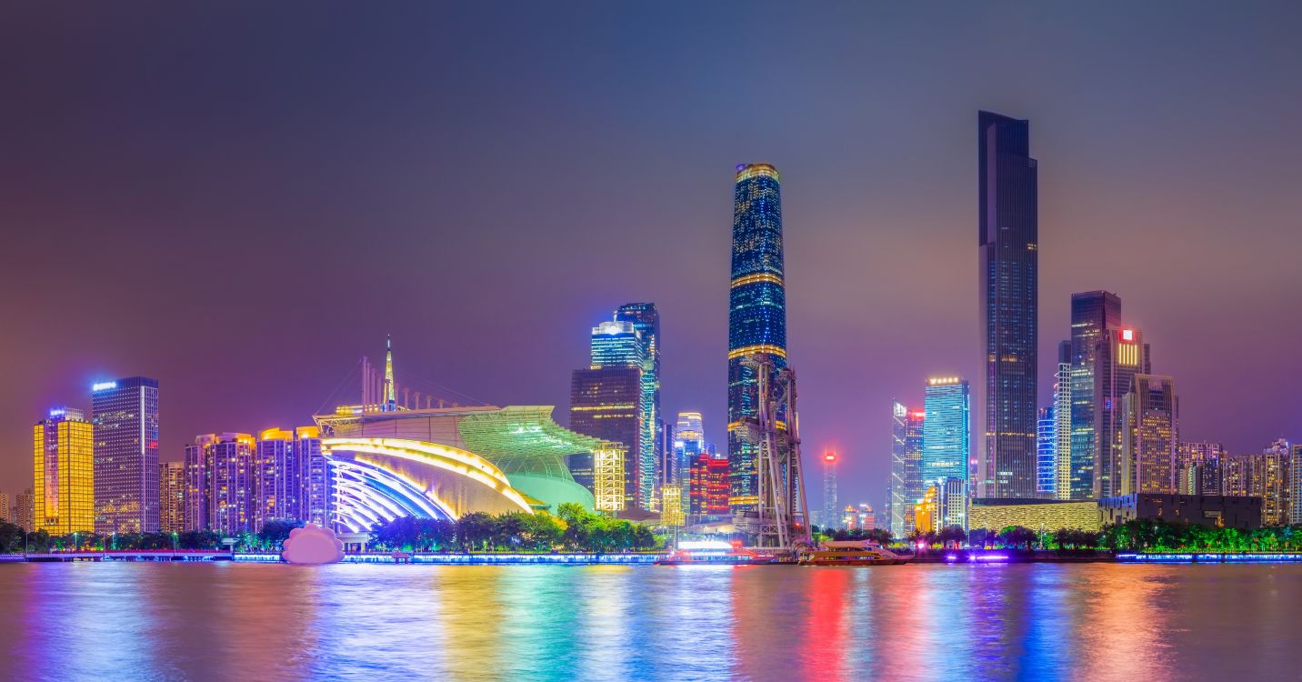 Horizonte de la Ciudad Durante la Noche. Wallpaper in 4123x2159 Resolution