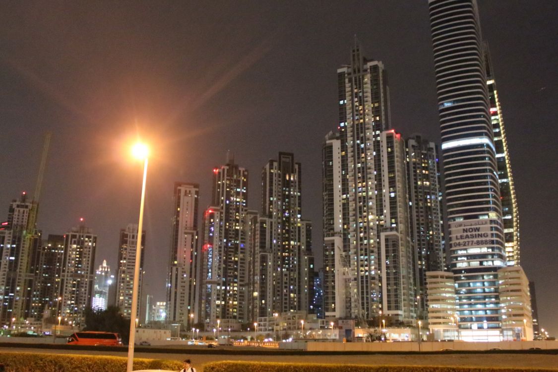 Bâtiments de la Ville Pendant la Nuit. Wallpaper in 2592x1728 Resolution
