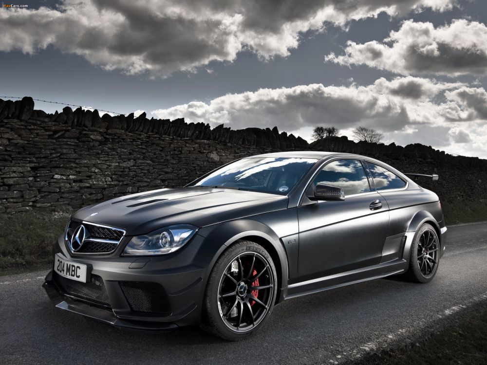 Gray Mercedes Benz Coupe on Gray Asphalt Road During Daytime. Wallpaper in 2048x1536 Resolution