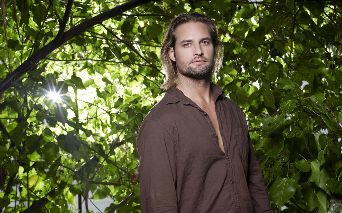 Josh Holloway, James Sawyer Ford, lost, facial hair, tree