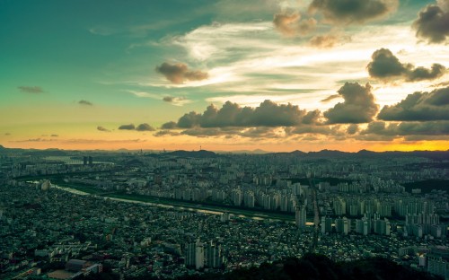 Image city skyline under cloudy sky during daytime