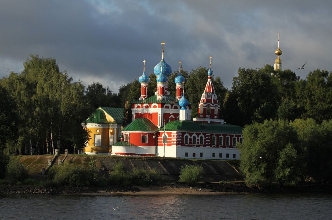 red and white concrete building near river during daytime