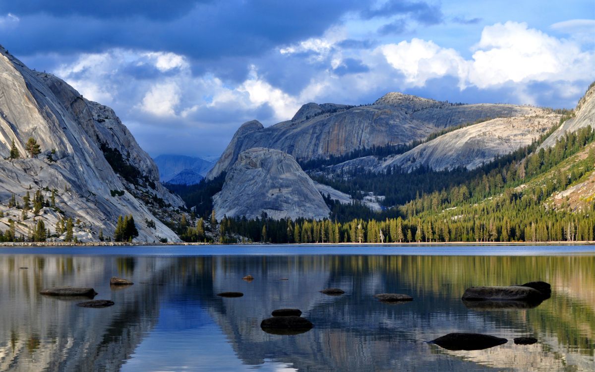 Lake Near Green and Brown Mountains Under White Clouds and Blue Sky During Daytime. Wallpaper in 2560x1600 Resolution