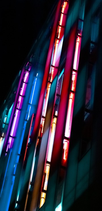 Image blue red and yellow lights
