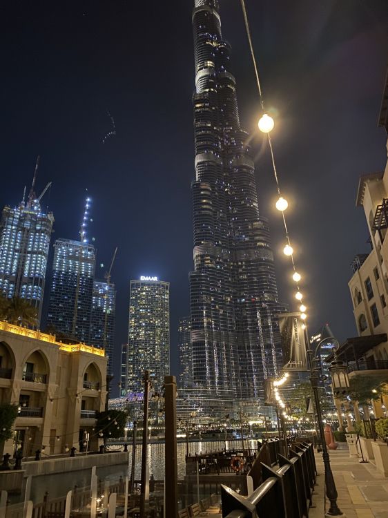 Wolkenkratzer, Nacht, Tower, Tower Block, Stadtgebiet. Wallpaper in 1536x2048 Resolution