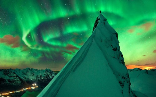 Image green aurora lights during night time
