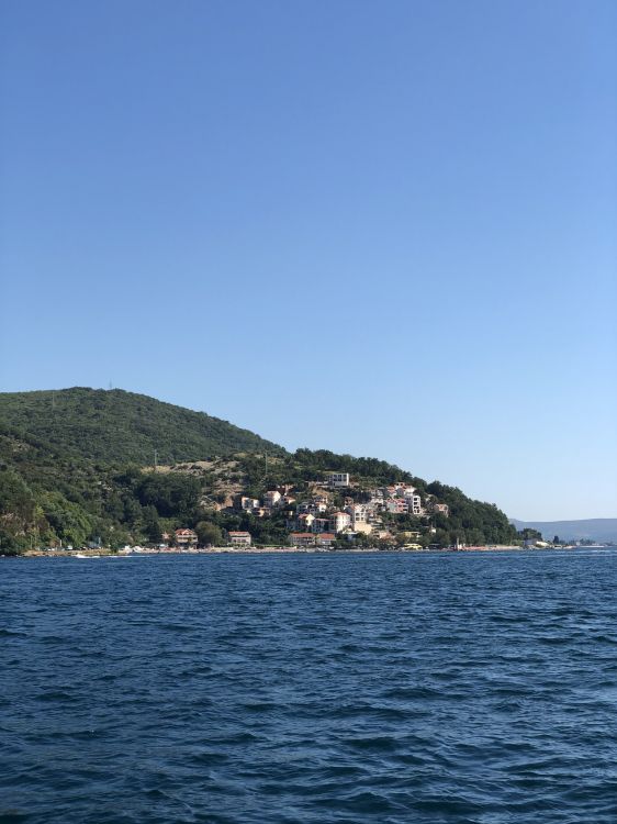 Meer, Gewässer, Bergigen Landschaftsformen, Küste, Wasserstraße. Wallpaper in 1536x2048 Resolution