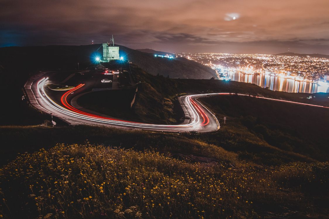 Photographie en Accéléré de Voitures Sur la Route Pendant la Nuit. Wallpaper in 4064x2709 Resolution